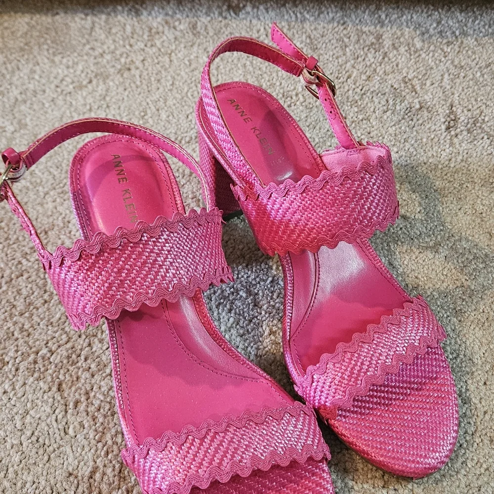 NEW Anne Klein Fushia Pink Women's Block Heel Sandals - Picture 4 of 4